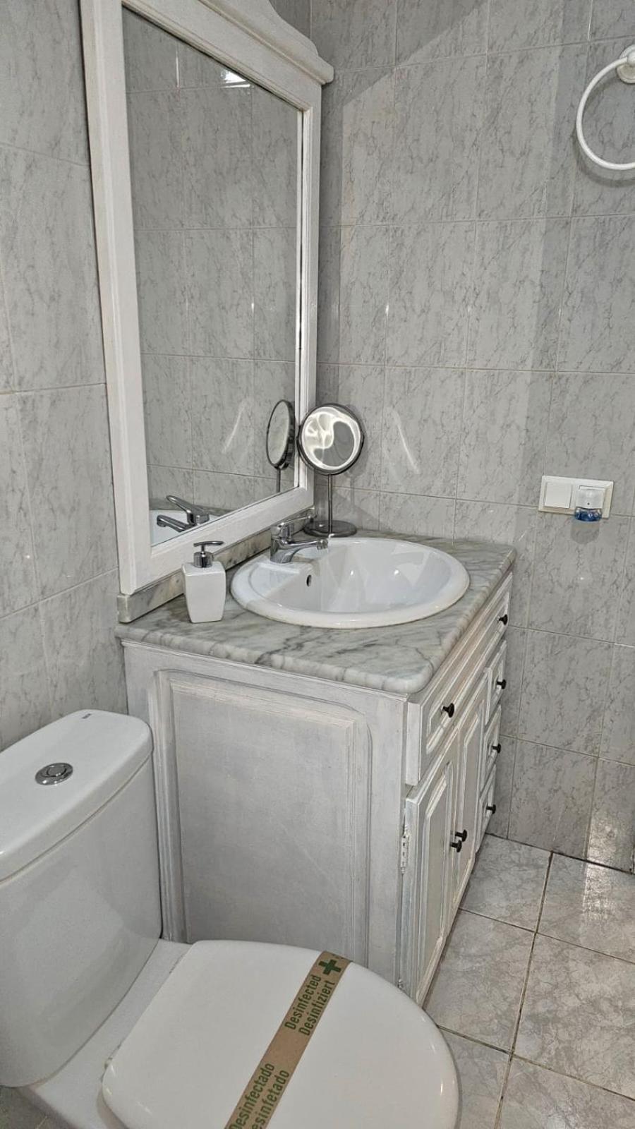 Ideal One Bedroom Center Apartament